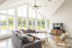 Beautiful Home on 22 Acres with Ponds, Game Room, Hot Tub and Central Air